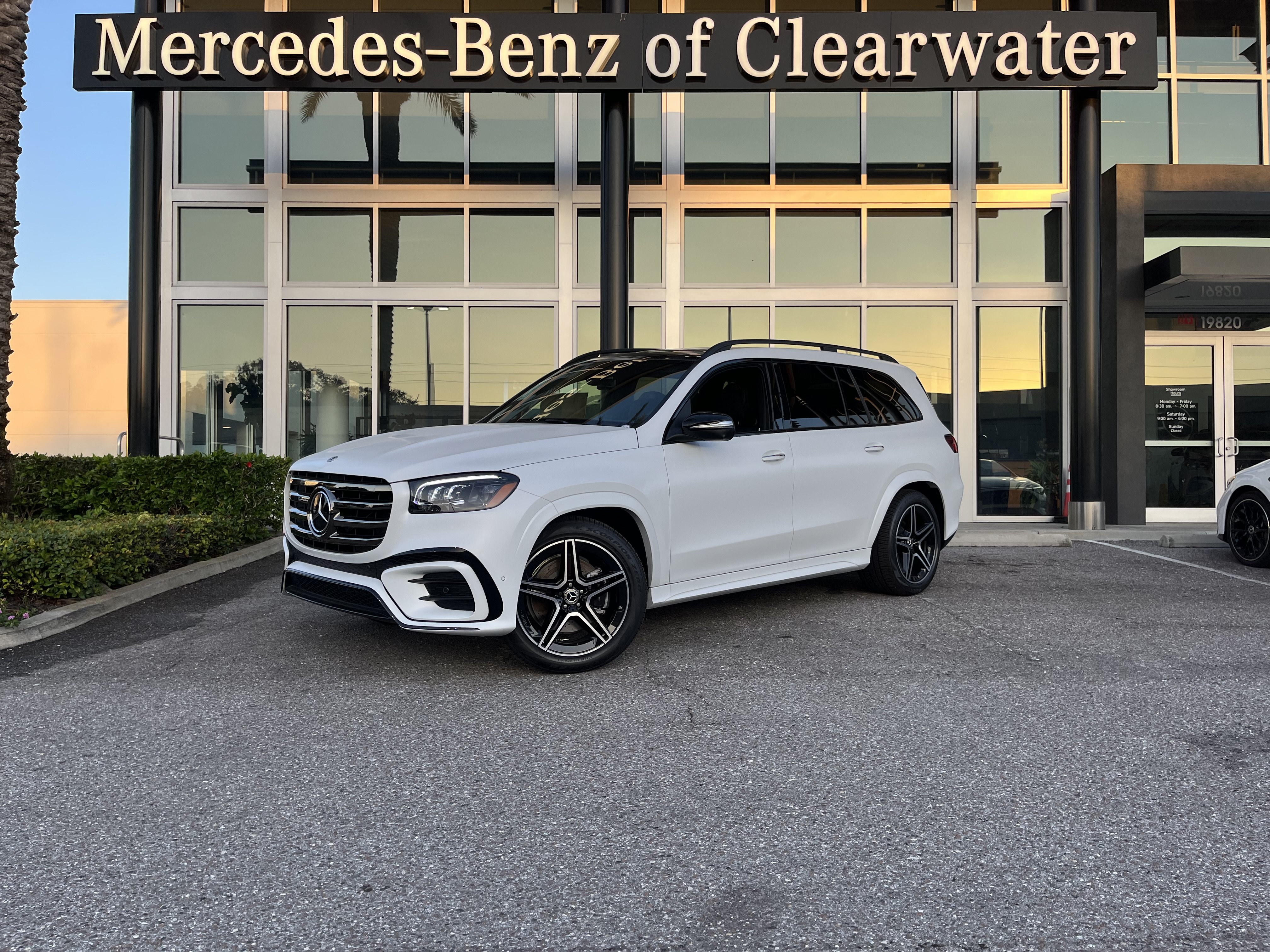 New 2026 MOONLIGHT WHITE Mercedes-Benz GLS 450 image 1