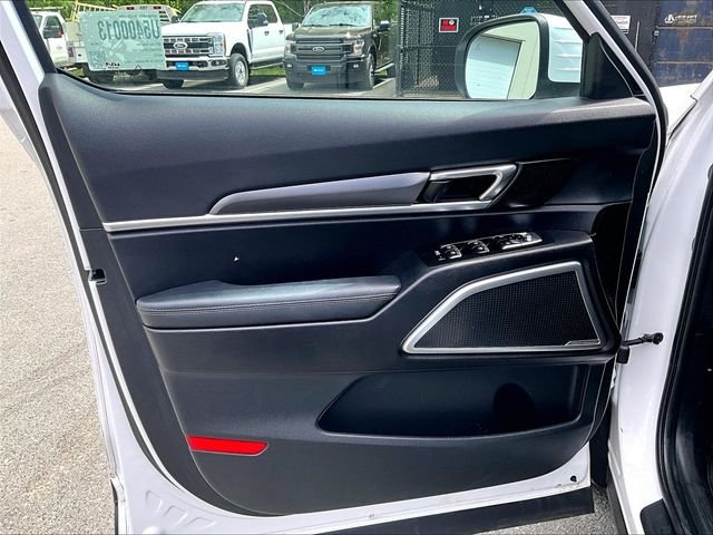 Used 2023 White Kia S image 18