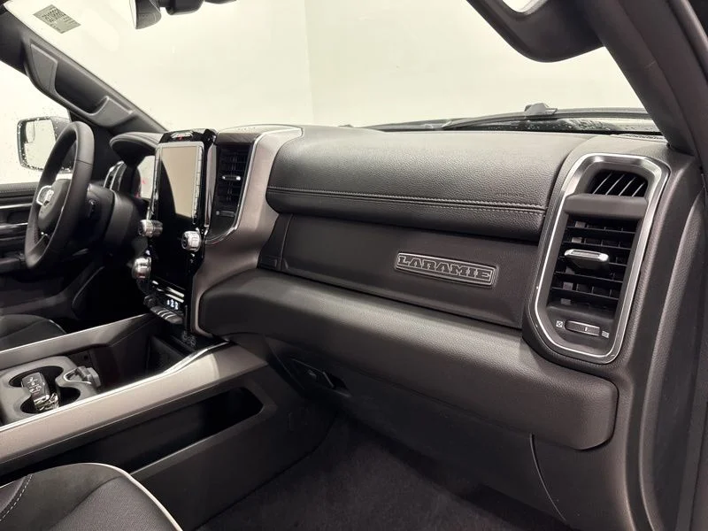 New 2026 Diamond Black Crystal Pearl-Coat Exterior Paint RAM Laramie image 17