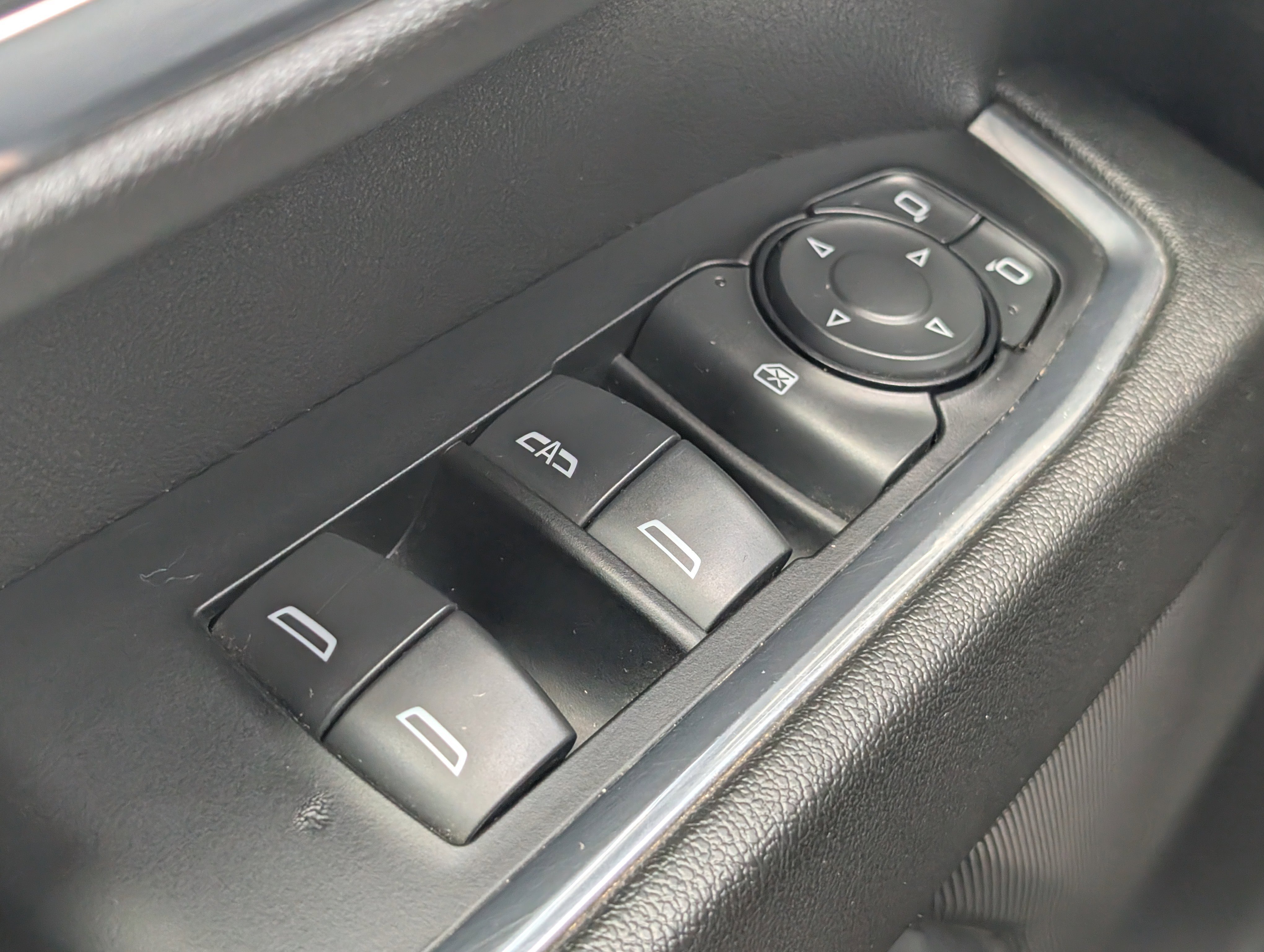 Used 2024 Summit White Chevrolet LT image 13