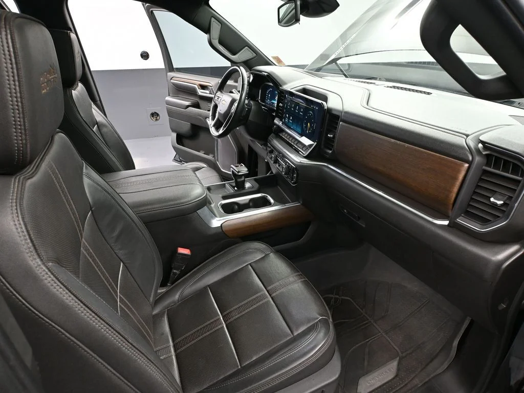 Used 2023 Black Chevrolet High Country image 43