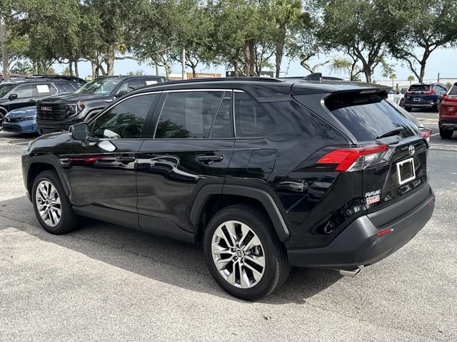 Used 2021 Black Toyota XLE Premium image 6