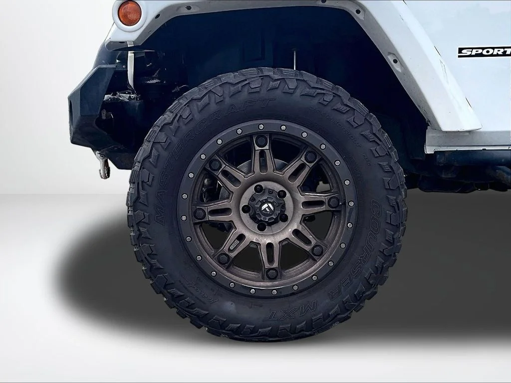 Used 2015 White Jeep Unlimited Sport image 10