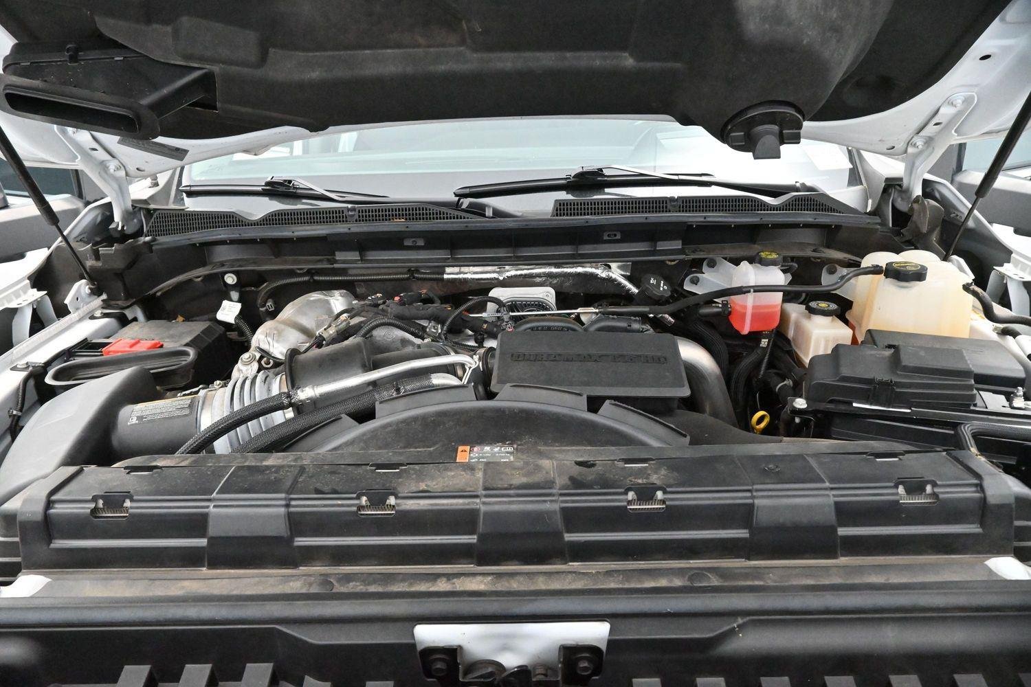 Used 2024 White Frost Tricoat GMC Denali image 40