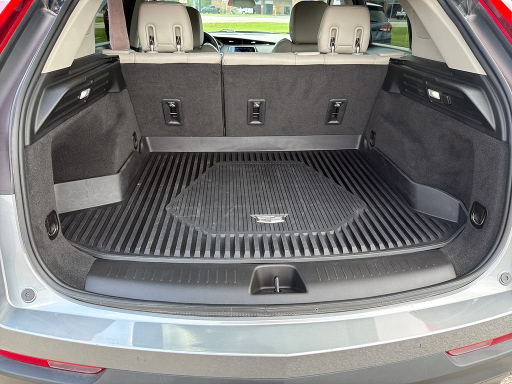 Used 2023 Silver Cadillac Luxury image 9