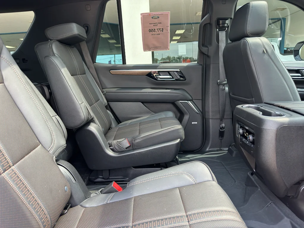 Used 2025 Iridescent Pearl Tricoat Chevrolet High Country image 37