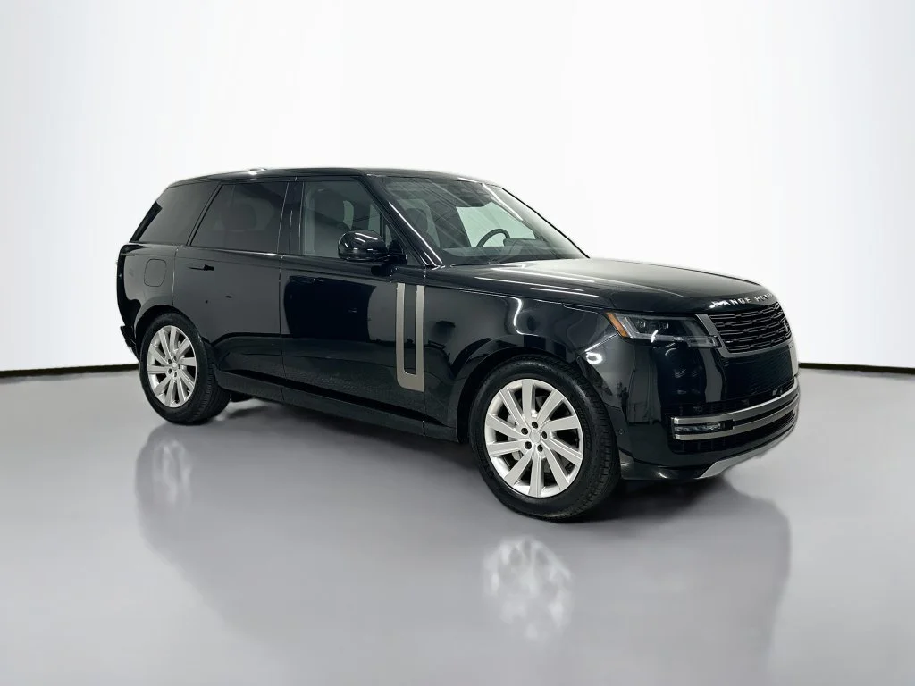 Used 2024 Santorini Black Metallic Land Rover SE image 7