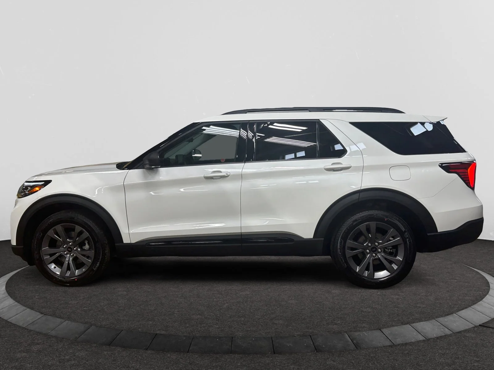 New 2026 Star White Metallic Tri-Coat Ford Active w/200A Pkg image 2