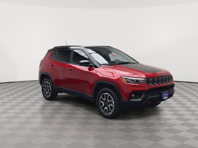 Used 2025 Red Hot Pearlcoat Jeep Trailhawk image 29