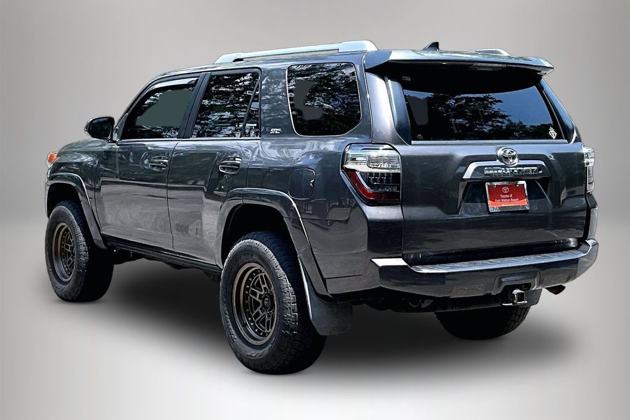 Used 2018 Gray Toyota SR5 image 4