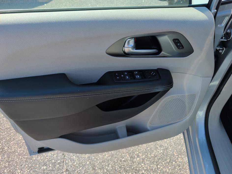 Used 2024 Silver Mist Clearcoat Chrysler Touring L image 16