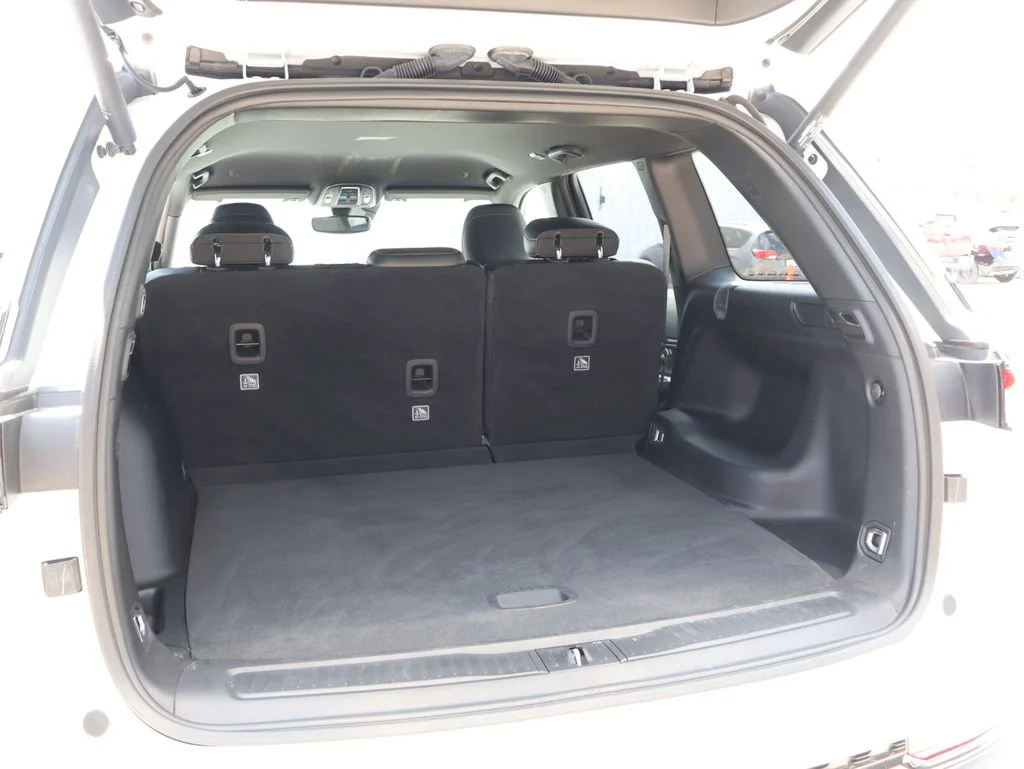 Used 2024 White Jeep Altitude image 14