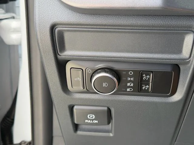 New 2026 Oxford White Ford XLT image 17