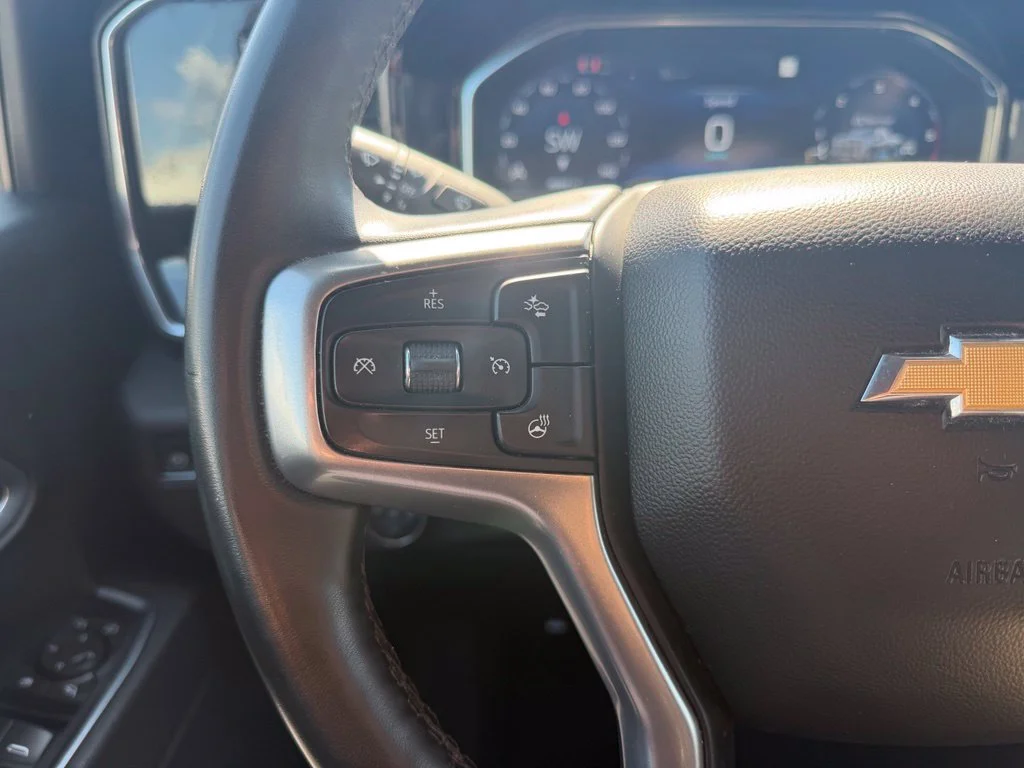 Used 2025 White Chevrolet LT image 7