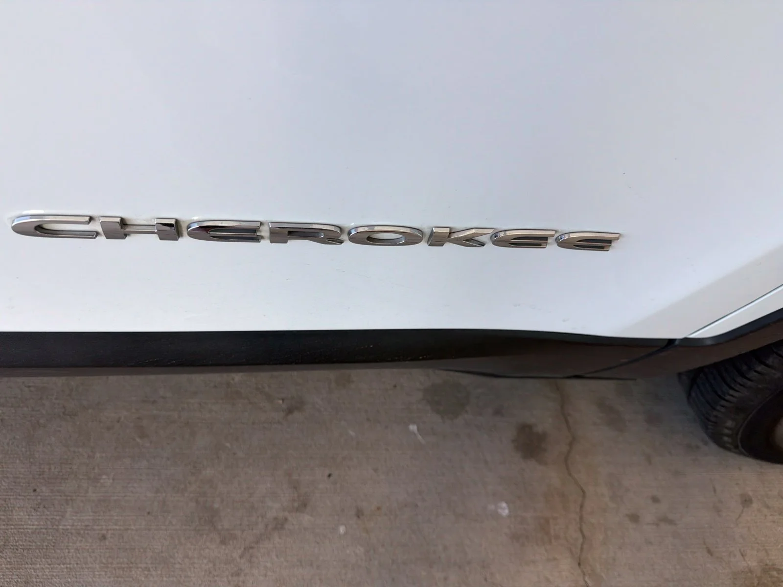 Used 2016 White Jeep Latitude image 21