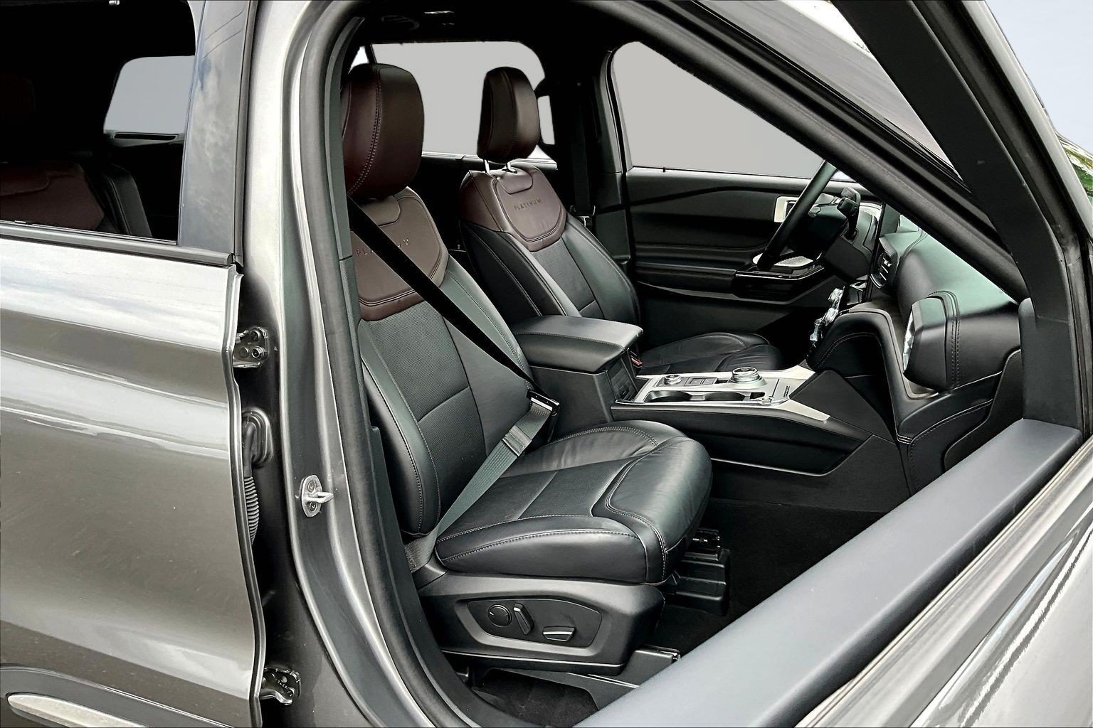 Used 2024 Gray Ford Platinum image 27