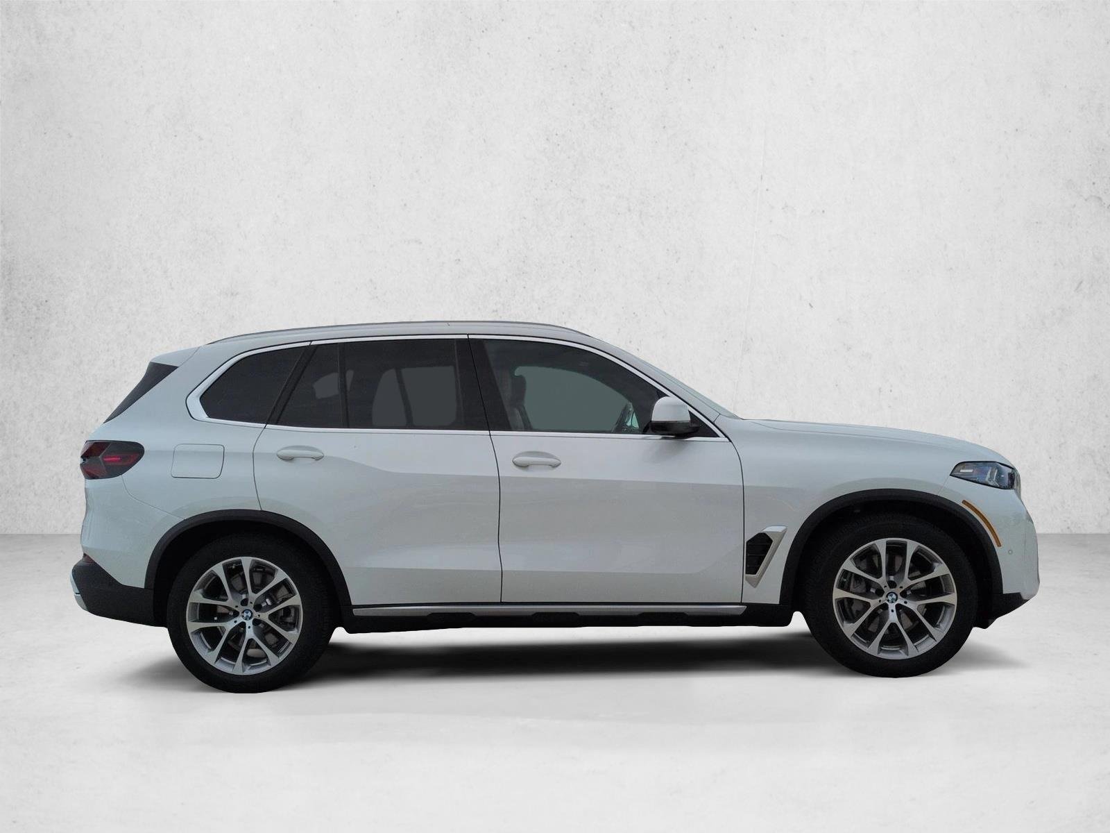 Used 2026 Mineral White Metallic BMW xDrive50e image 4
