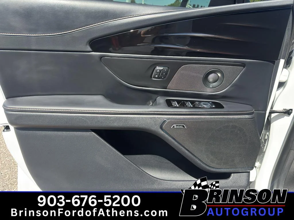 Used 2024 White Platinum Tri-Coat Metallic Lincoln Premiere image 23