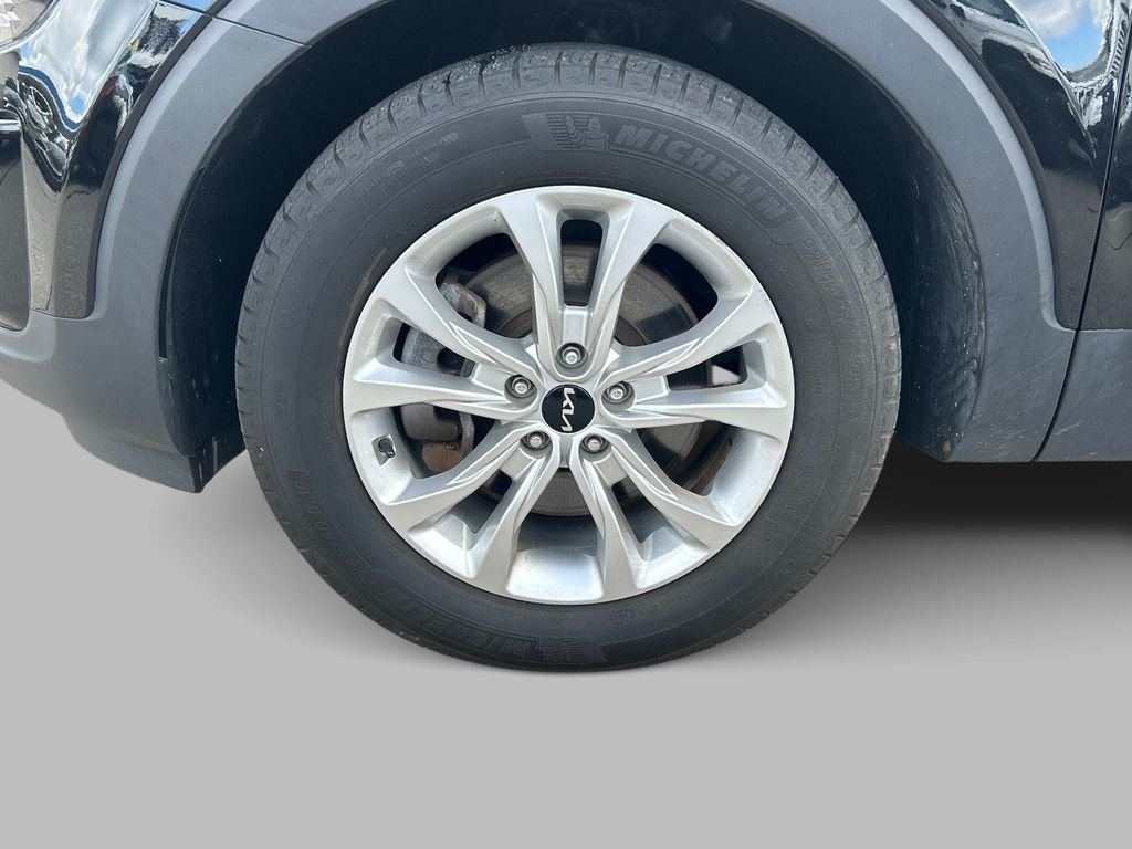 Used 2022 Black Kia LX image 9