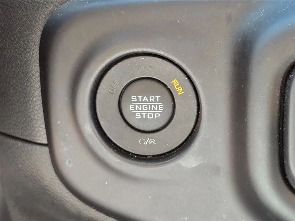 Used 2023 Silver Jeep Sport image 15
