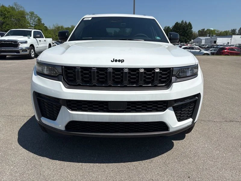 New 2026 Bright White Clear-Coat Exterior Paint Jeep Laredo image 8