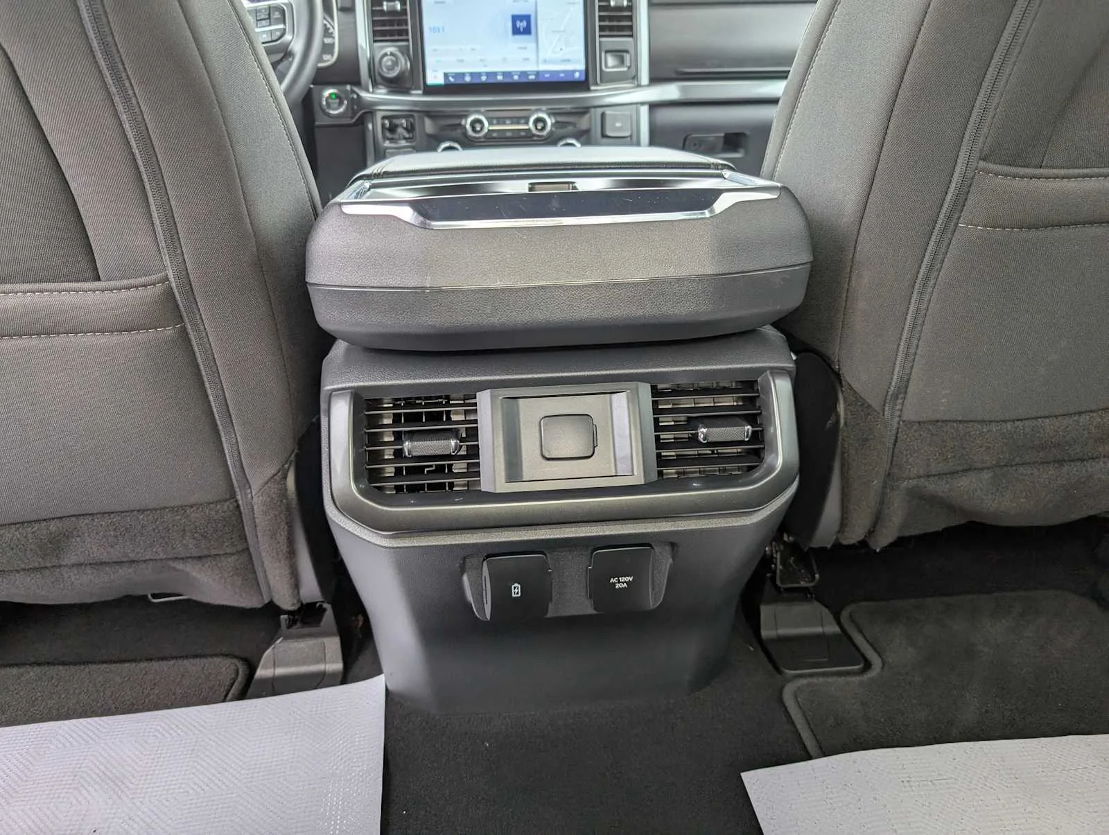 Used 2023 Oxford White Ford XLT image 22