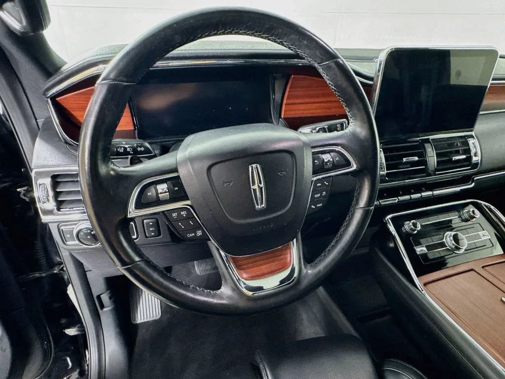 Used 2021 Black Lincoln Reserve image 12