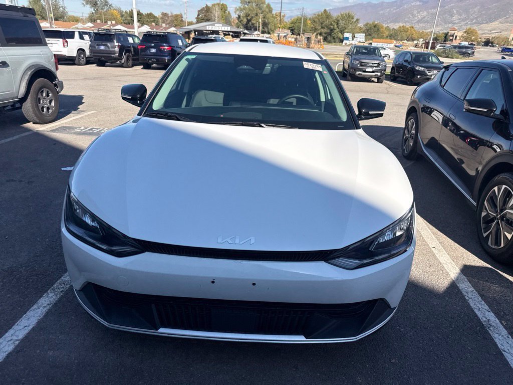 Certified Used 2024 Snow White Pearl Kia Light image 16