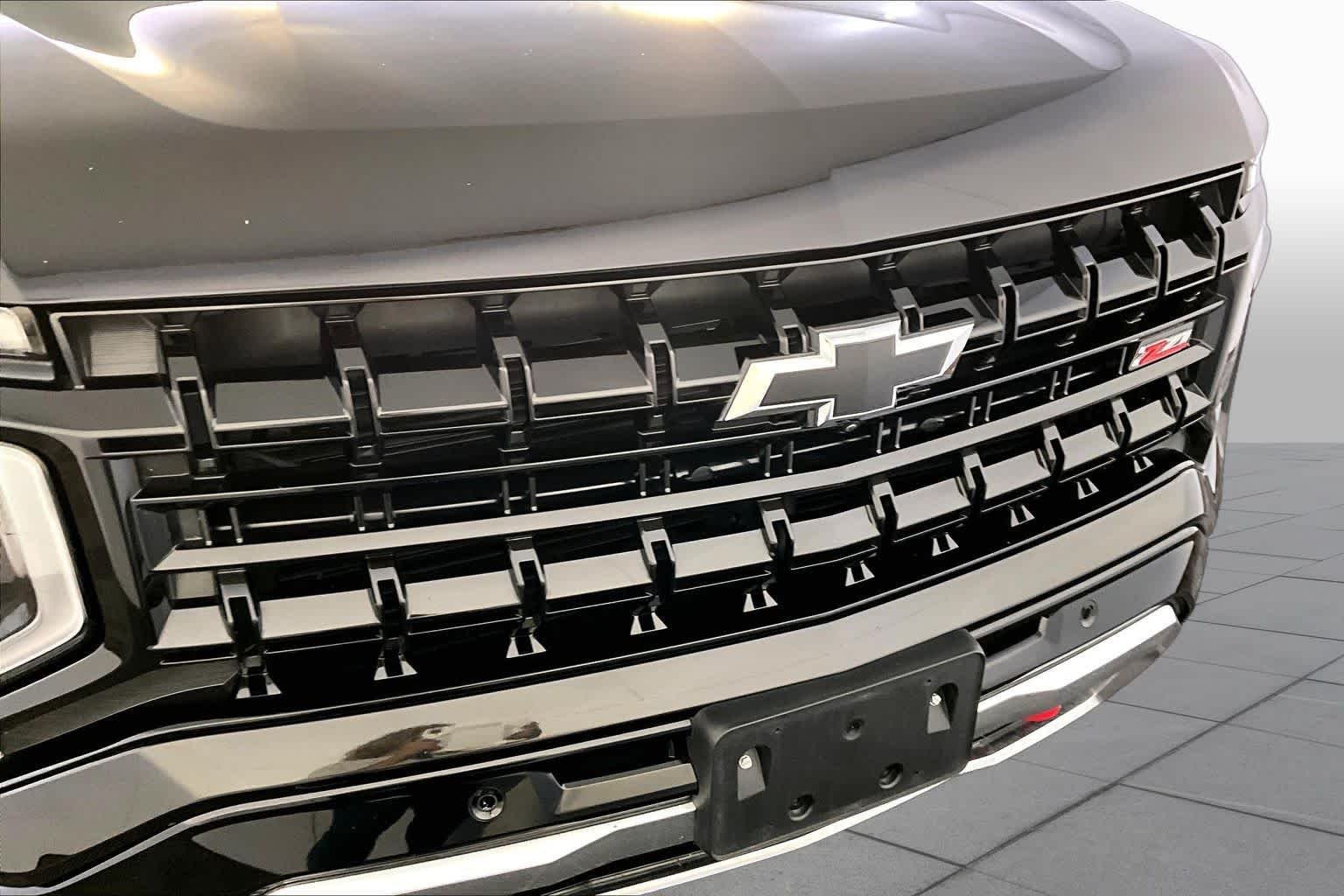 Used 2025 Black Chevrolet Z71 image 32