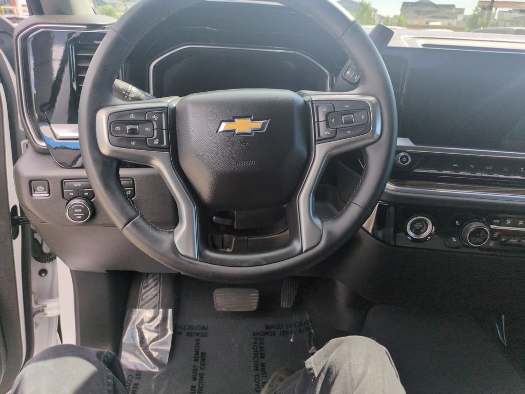 Used 2023 SUMMIT WHITE Chevrolet LT image 13