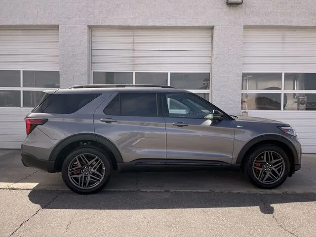 2025 Ford Explorer ST-LINE 4WD (PL535)'s photo