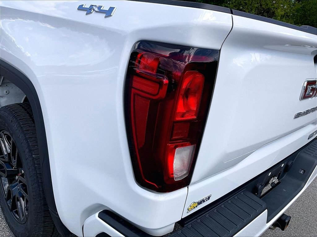 Used 2025 Summit White GMC Elevation image 31