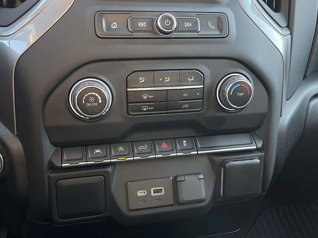 Used 2022 Northsky Blue Metallic Chevrolet Custom image 19