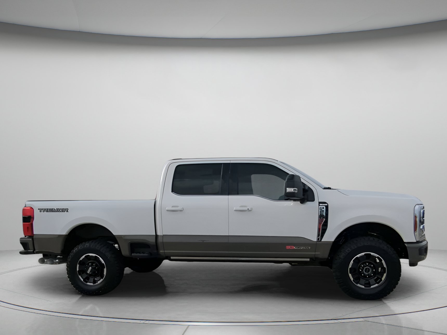 New 2026 Star White Metallic Tri-Coat Ford F-250® King Ranch® image 30