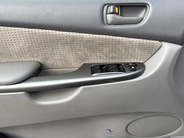 Used 2010 Silver Toyota LE image 30