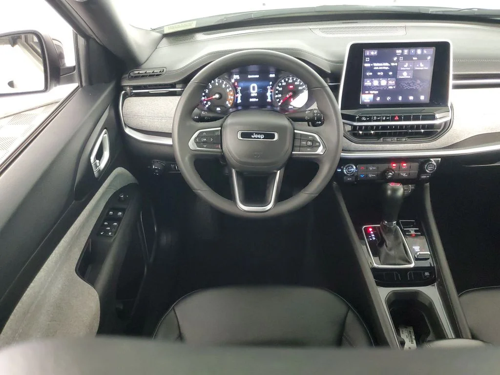 Used 2025 White Jeep Latitude image 14