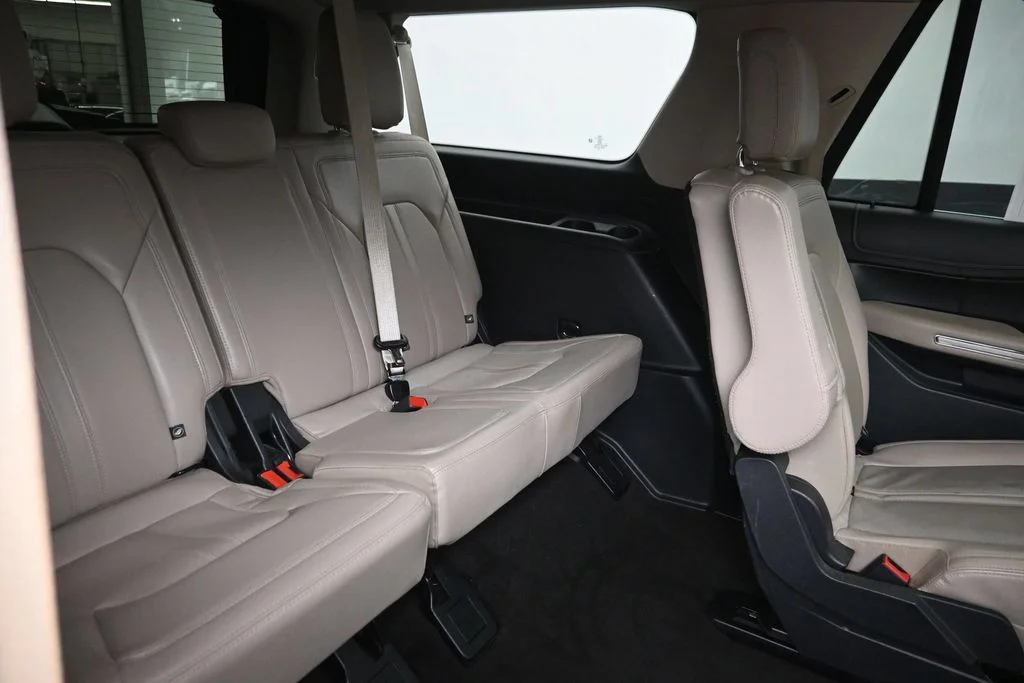 Used 2022  Ford Limited image 11