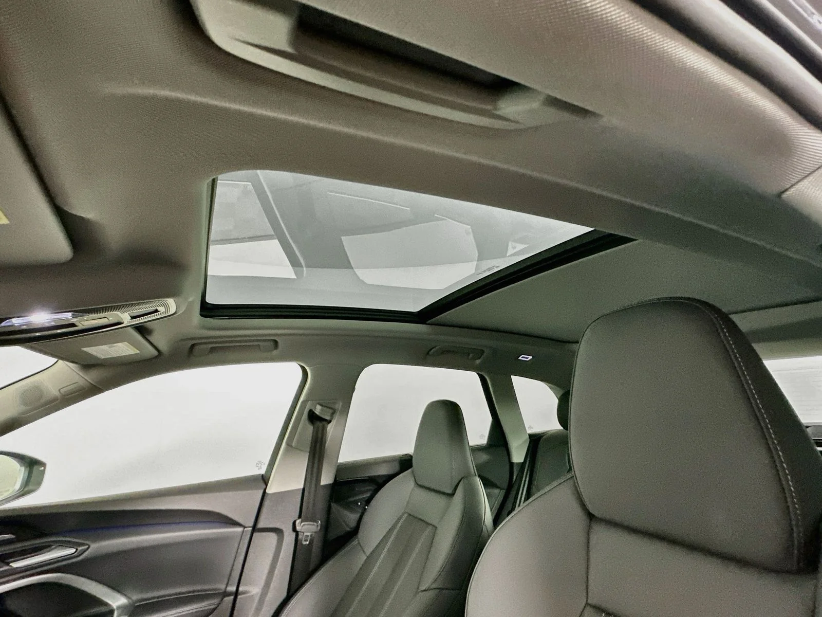 Used 2025 Tambora Gray Metallic Audi 2.0T Premium Plus Adaptive Cruise Vented Seats image 19