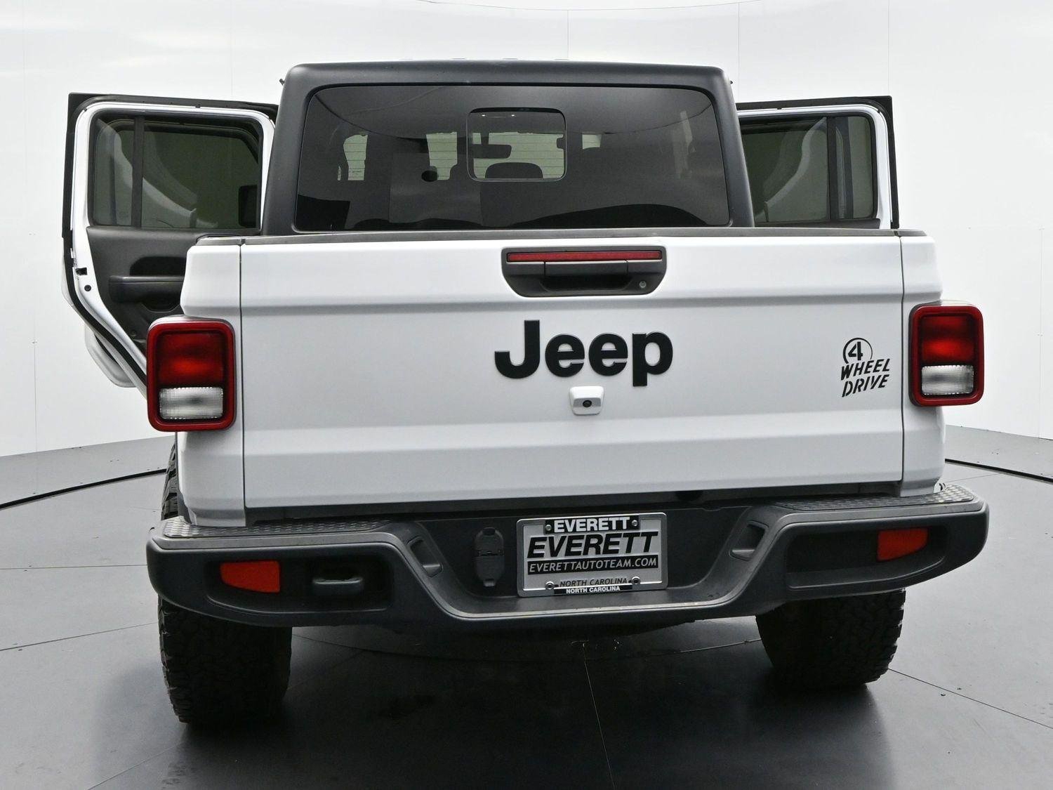 Used 2022 White Jeep Willys image 37