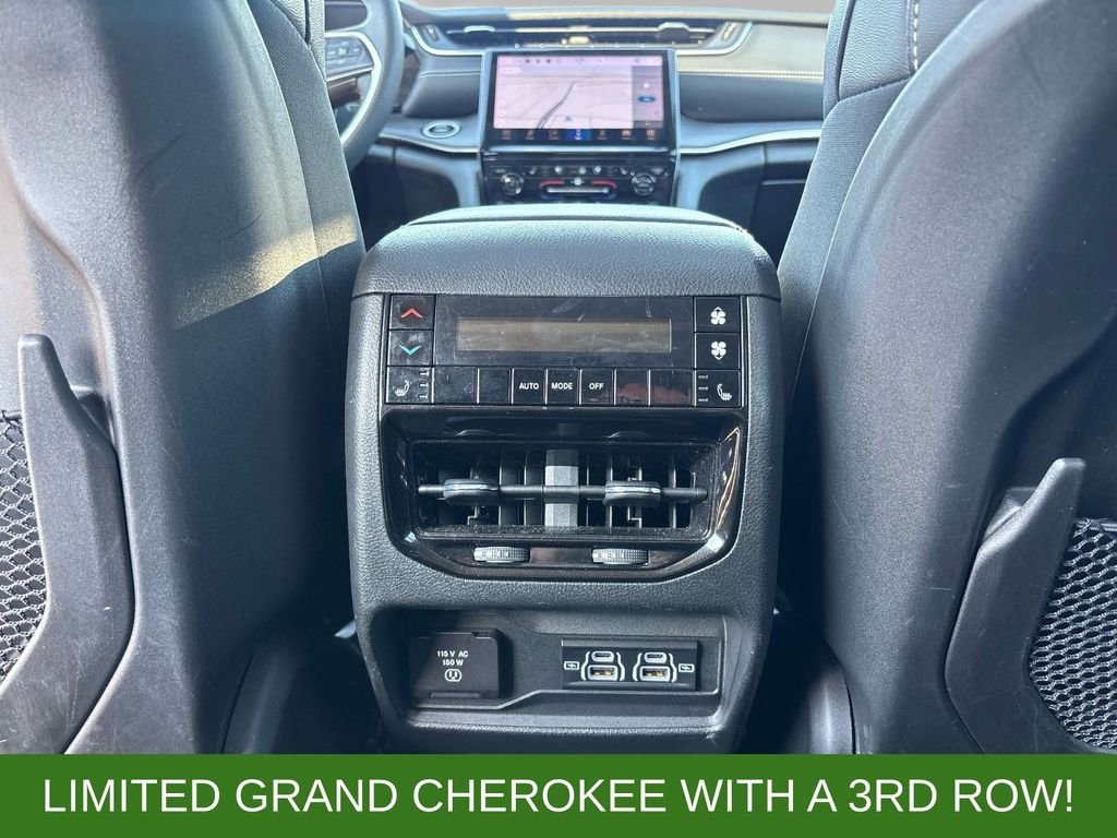 Used 2023  Jeep Limited image 10