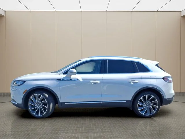 Used 2023 White Lincoln Reserve image 11