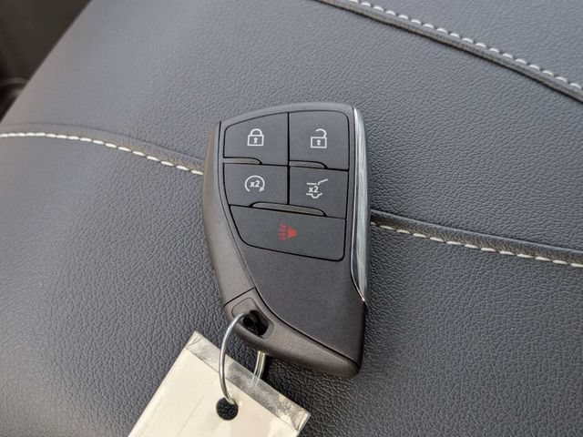 New 2027 Summit White Chevrolet LT image 34