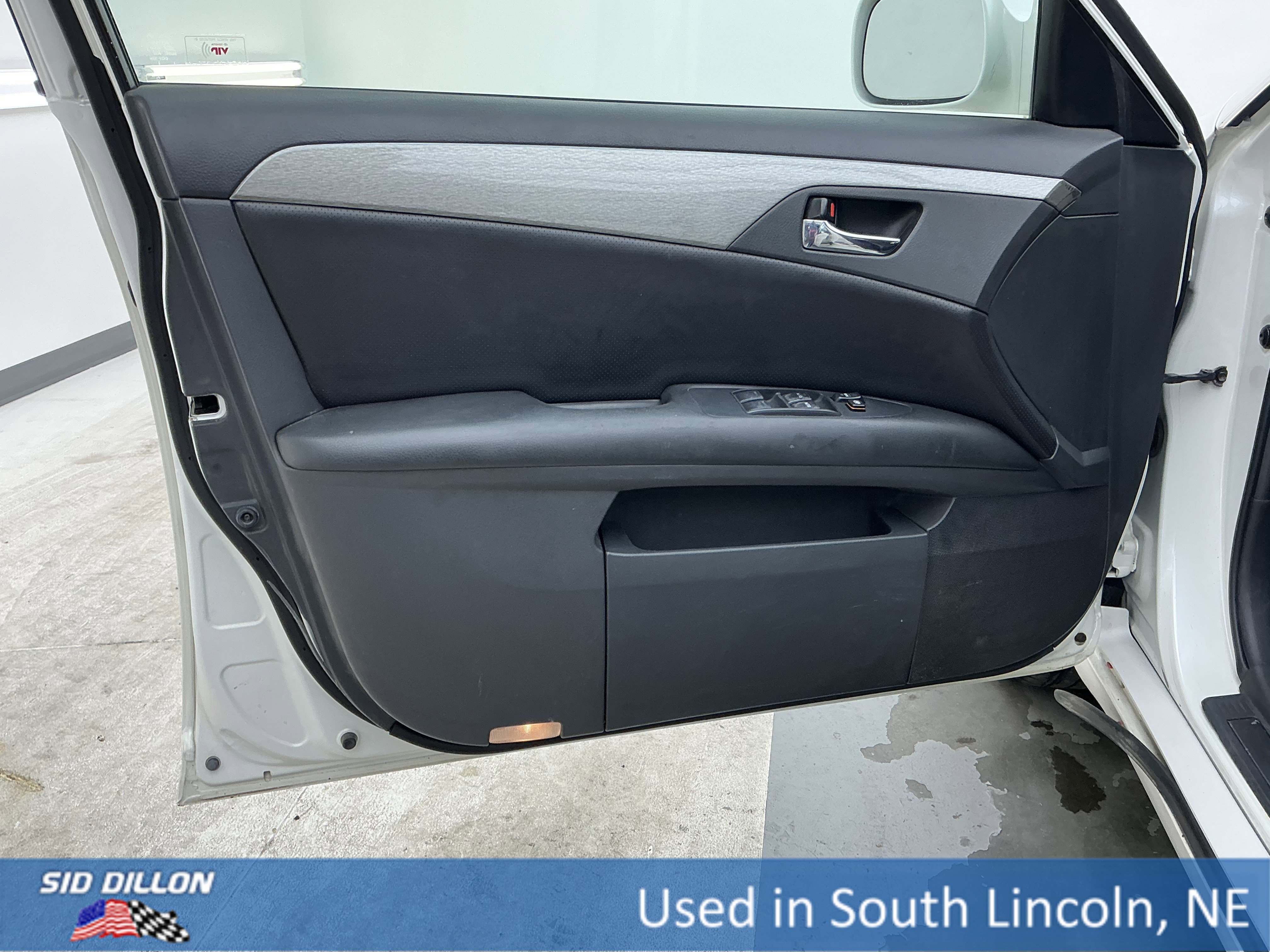 Used 2005 Blizzard Pearl Toyota XLS image 14