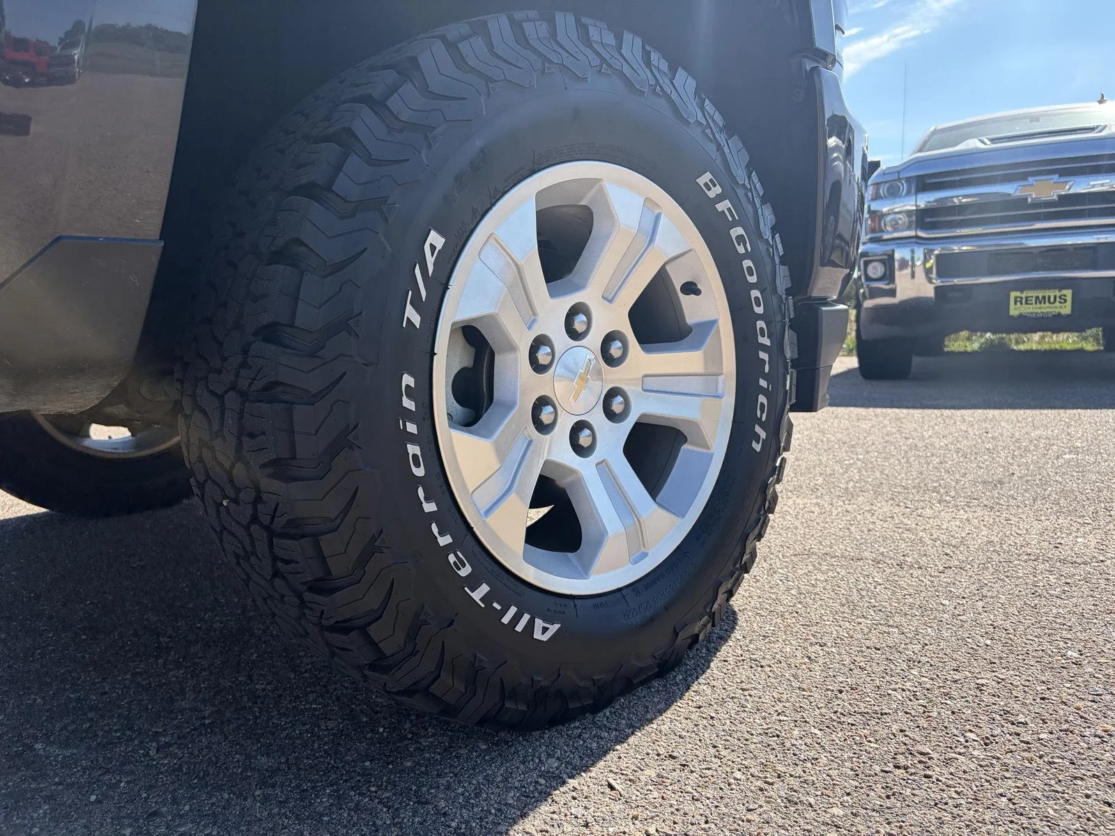 Used 2016 TUNGSTEN METALLIC Chevrolet LT image 18