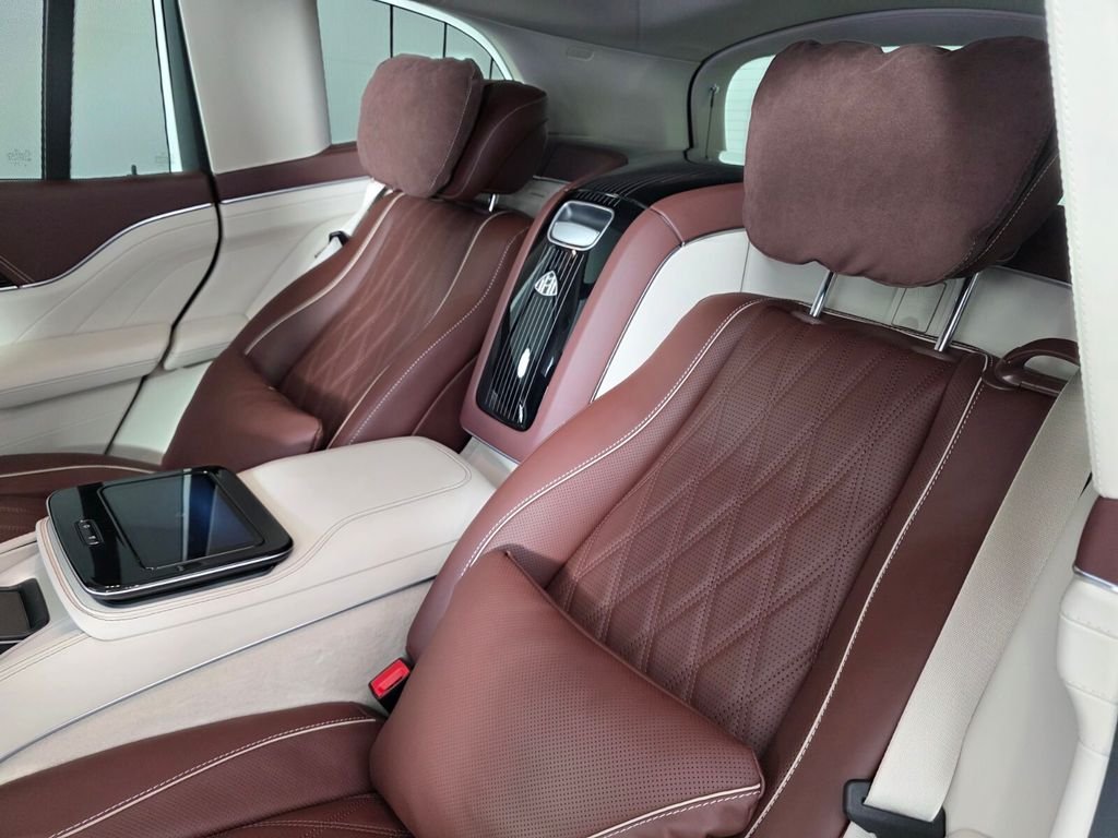 Certified Used 2025 Black Mercedes-Benz Maybach GLS 600 image 16