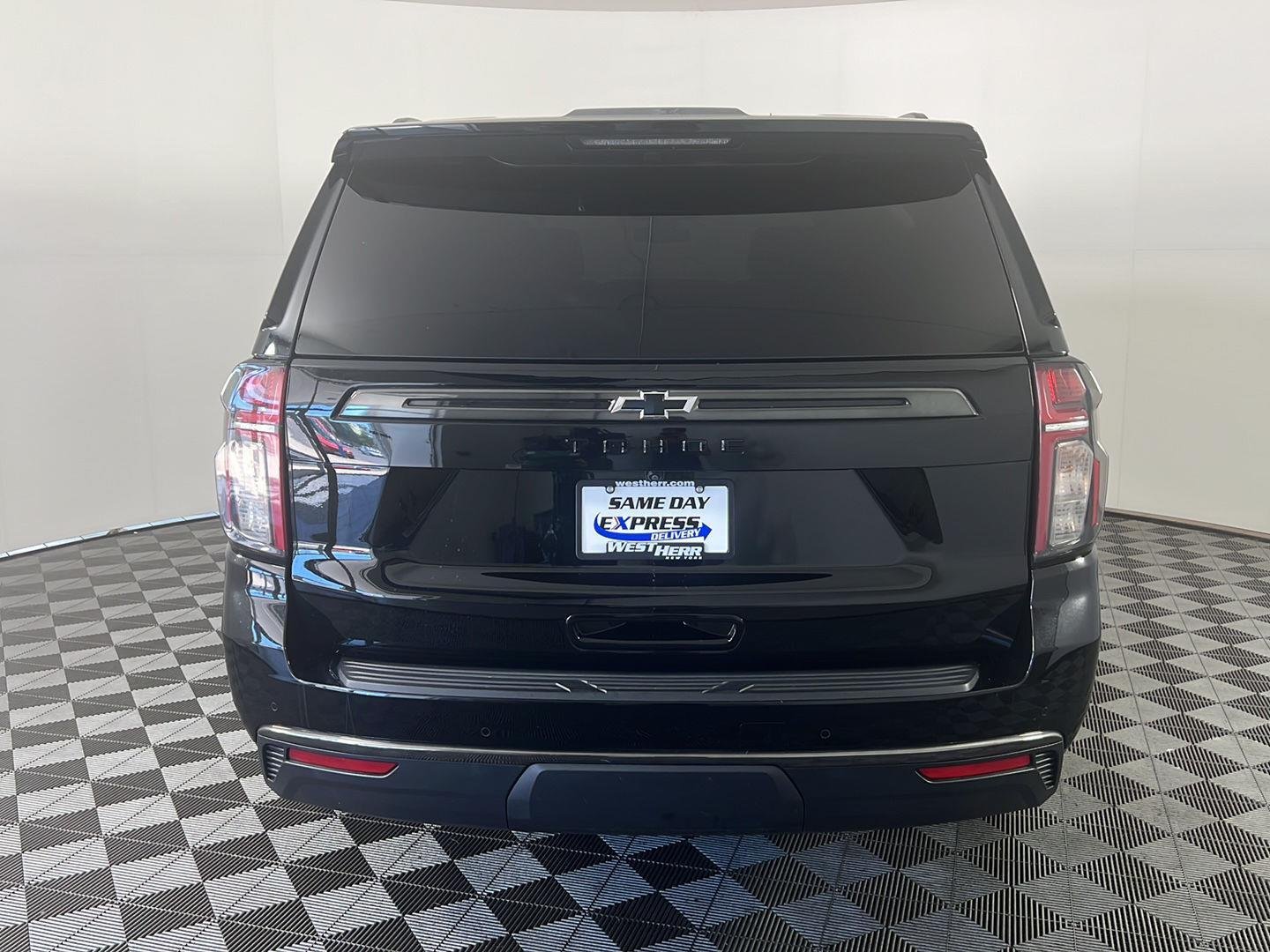 Used 2022 Black Chevrolet Z71 image 3