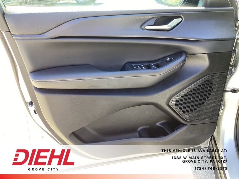 Used 2023 Silver Jeep Altitude X image 21