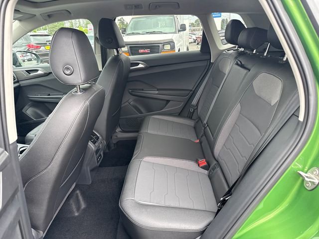 New 2026 Bright Moss Green/Blk Rf Volkswagen SE Black image 15