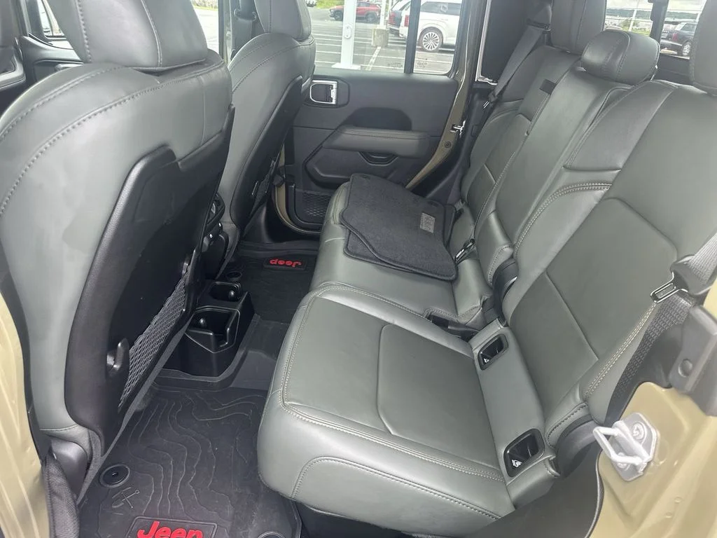Used 2025 Green Jeep Mojave image 29