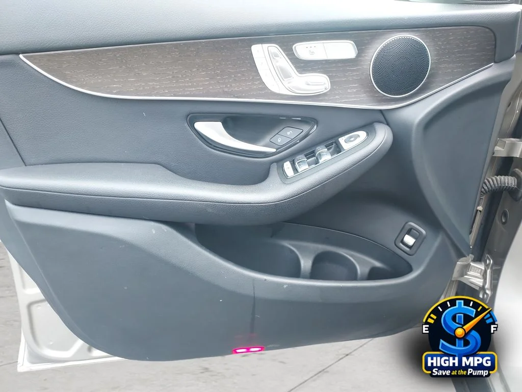 Used 2020 Silver Mercedes-Benz GLC 300 image 29